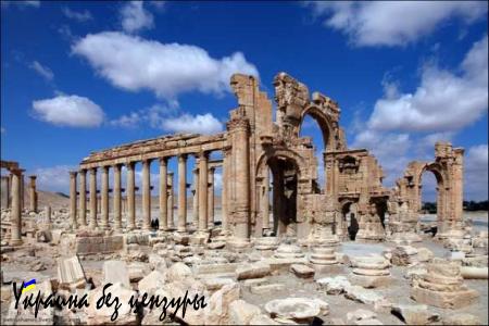 Боевики ИГИЛ разрушили античную Триумфальную арку в сирийской Пальмире