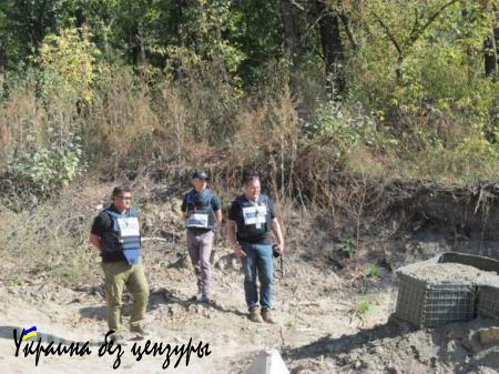 Украина начала отвод техники от линии соприкосновения сторон на Донбассе (ФОТО)