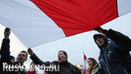 "Слава Украине, героям слава!": белорусские оппозиционеры пришли на площадь Независимости