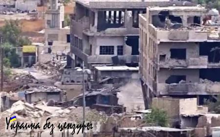 Бронетехника правительственных войск Сирии теснят террористов в Хомсе (ВИДЕО, ПЕРЕВОД)