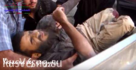 Ранение террориста во время наступления сирийских войск в районе Хамы (ВИДЕО, перевод)