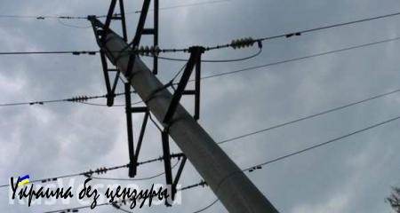 Правосеки оборвали провода по линии Мелитополь-Джанкой, обьявив о поддержке украинскими энергетиками блокады Крыма