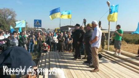 Крымско-татарские радикалы давят на власть и угрожают полуострову полной энергетической блокадой
