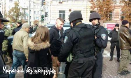 На сборище неонацистов в центре Киева изымают ножи и пиротехнику, — МВД Украины (ФОТО)
