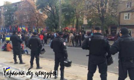 На марше неонацистов в Киеве в милицию бросили петарду