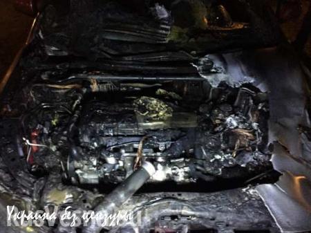 В Днепропетровске сожгли машину активиста «Самопомощи» (ВИДЕО)