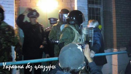 В Мариуполе участники выборов штурмуют типографию (ФОТО)