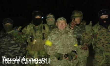 Особенности избирательного процесса в «европейской» Украине — боевики в масках руководят изготовлением предвыборных бюллетеней (ФОТОФАКТ)