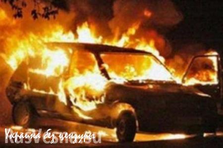 В Херсоне сожгли автомобиль «активиста» блокады Крыма (ВИДЕО)
