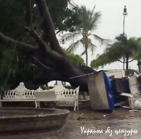Самый сильный в истории ураган достиг Мексики