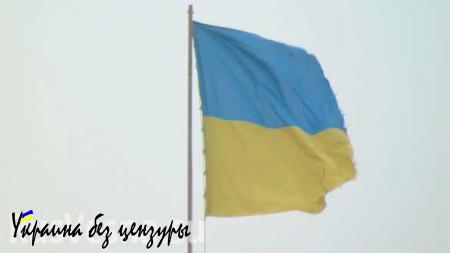Знамение: в Мариуполе ко дню выборов пропала половина флага Украины (ФОТОФАКТ)