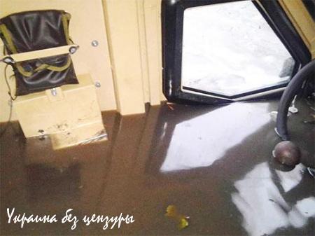 Украинские военные утопили в болоте новейший броневик «Дозор-Б» (ФОТО)