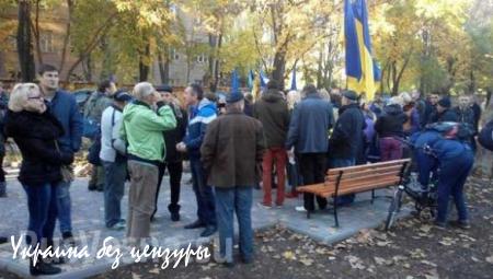 В Одессе сторонники Саакашвили проводят митинг против результатов выборов и ждут помощи от «армии боевых бомжей» Джемилева
