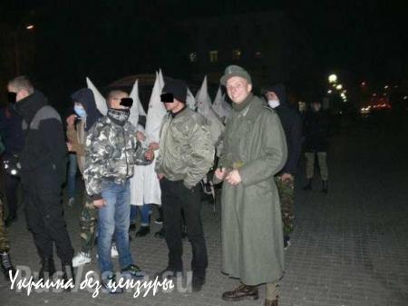 В Сумах неонацисты оделись в костюмы Ку-клукс-клана (ФОТО)