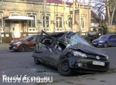 В Николаеве БТР раздавил легковой автомобиль, пассажирка в реанимации (ФОТО, ВИДЕО)