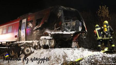 В Германии поезд врезался в армейский тягач: есть погибшие и раненые (ФОТО)