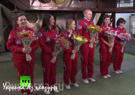 Шесть девушек в Москве успешно отработали полет на Луну (ФОТО)