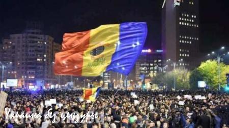 На антиправительственную манифестацию в Бухаресте вышли тысячи людей (ВИДЕО)