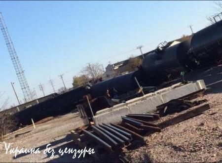 Крушение нефтяного поезда в Висконсине, объявлена эвакуация (ФОТО)