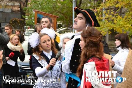 На русском говорят необразованные оккупанты — пикет в защиту мовы