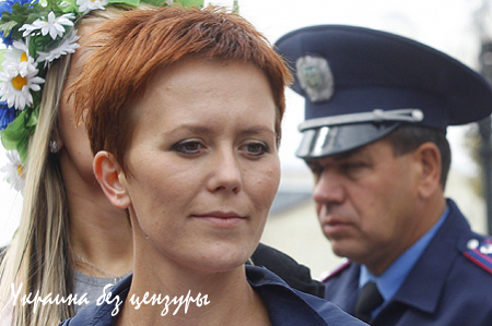 Скандалистки-эксгибиционистки Femen раздеваются за деньги, а не за идею — расследование (ФОТО, ВИДЕО)