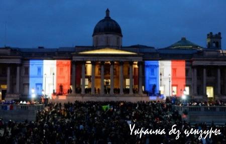 Известные сооружения мира осветили в цвета Франции