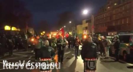 В Германии прошло факельное шествие неонацистов (ВИДЕО)