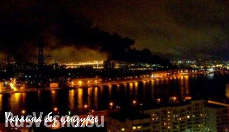 СРОЧНО: В Петербурге горит склад резины на площади 600 кв. м. (ФОТО)