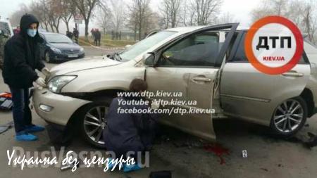 В Киеве на ходу был взорван автомобиль, водитель получил ранение (ФОТО)
