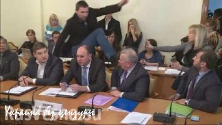Скандальный депутат Парасюк собирается дать показания генпрокуратуре