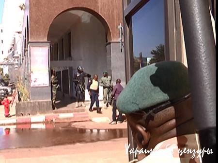 Порошенко и Папа, теракт в Мали: фото дня