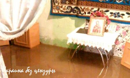 Паводок на Закарпатье: подтоплено 315 домов, разрушена дорога на Драгобрат (ФОТО)