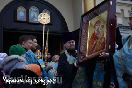 Луганчане встретили икону Скоропослушница», переданную в дар Свято-Петропавловскому собору (ФОТО, ВИДЕО)