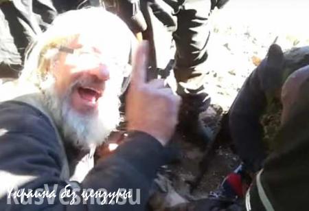 Террористы стреляют по сбитому российскому летчику (ВИДЕО 18+)