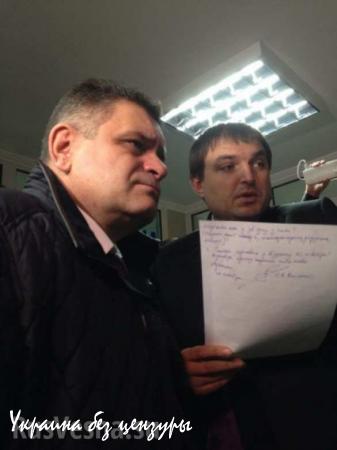 В Киеве боевики «добробатов» вооружившись шинами, требуют от МВД снять с розыска своих «побратимов» (ФОТО, ВИДЕО)
