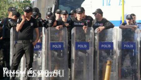 Полиция применила водяные пушки и газ для разгона протеста в Стамбуле