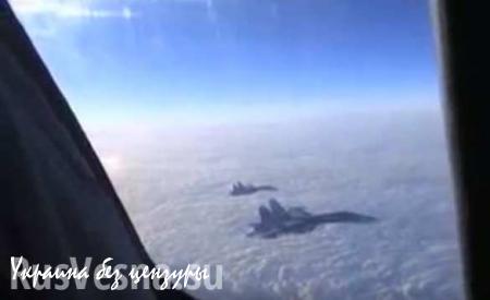 В небе погибшего пилота Су-24 сопровождали истребители, а на земле встретил почетный караул (ФОТО, ВИДЕО)