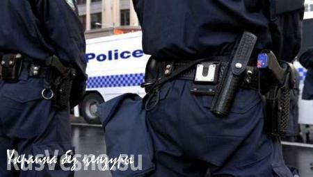 Неизвестный удерживает заложников в кафе Мельбурна