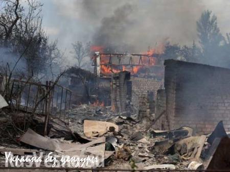 ВСУ обстреляли поселок Спартак в пригороде Донецка, горит жилой дом 