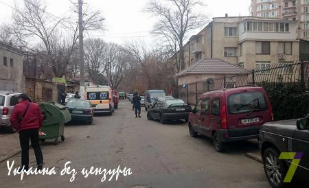 В Одессе мужчина угрожает взорвать гранаты, идет спецоперация (ФОТО)