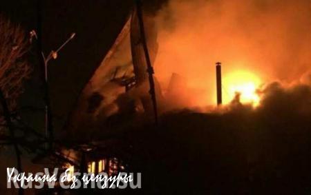 В Киеве горит ресторан «Млын» (ФОТО, ВИДЕО)