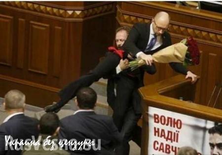 Потягать Яценюка за причинное место хочет половина населения Украины, — депутат Рады