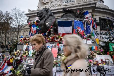 В Париже месяц спустя почтили жертв терактов