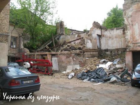 Шокирующие фото «Западного рая»: бомжи, груды мусора, полицейский беспредел, извращенцы и разбитые дороги (ФОТО)