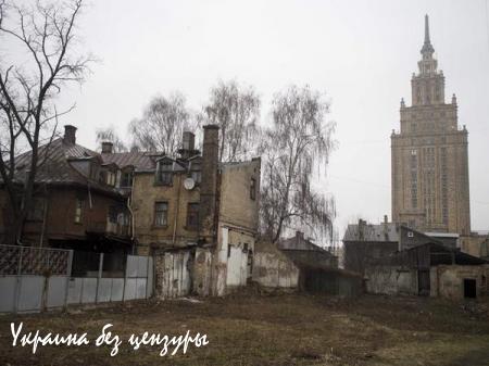 Шокирующие фото «Западного рая»: бомжи, груды мусора, полицейский беспредел, извращенцы и разбитые дороги (ФОТО)