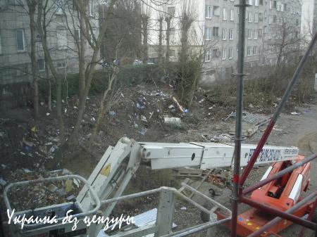 Шокирующие фото «Западного рая»: бомжи, груды мусора, полицейский беспредел, извращенцы и разбитые дороги (ФОТО)