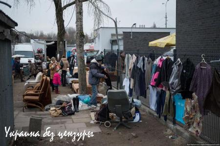 Шокирующие фото «Западного рая»: бомжи, груды мусора, полицейский беспредел, извращенцы и разбитые дороги (ФОТО)