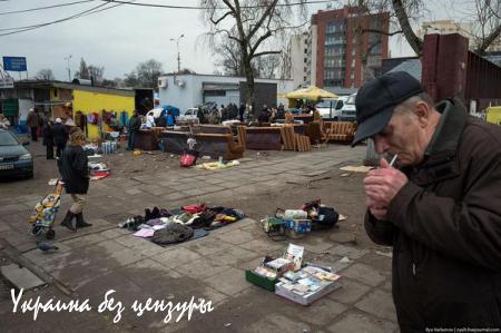 Шокирующие фото «Западного рая»: бомжи, груды мусора, полицейский беспредел, извращенцы и разбитые дороги (ФОТО)