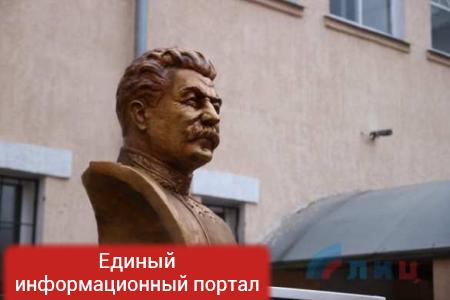 В Луганске открыли памятник Сталину (ФОТО)