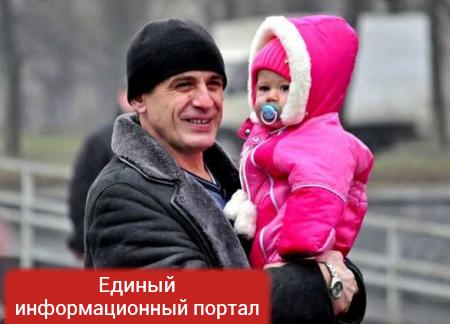 Живём и будем жить: Донецк под обстрелами зажег первую новогоднюю ёлку (ФОТОРЕПОРТАЖ)